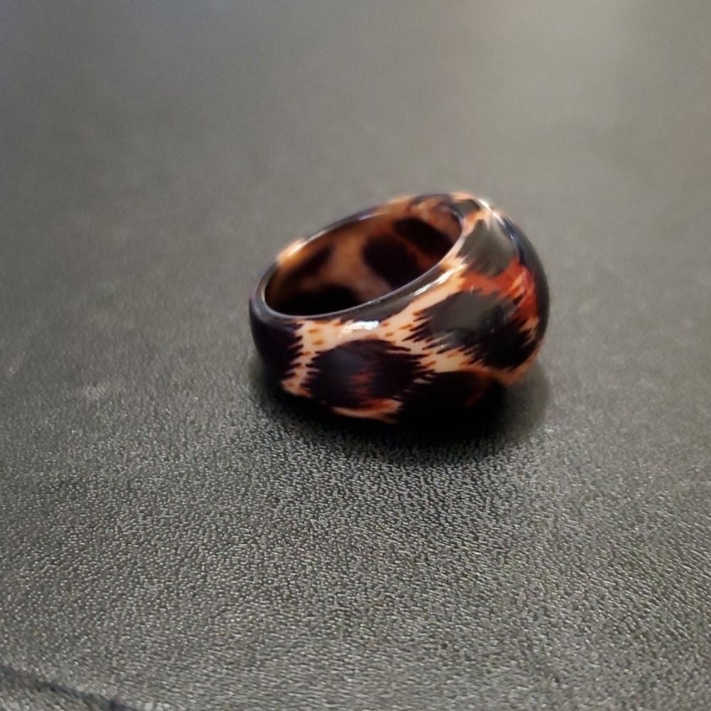Black brown and tan ring size 7.25 leopard cheetah